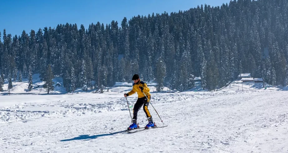 Gulmarg-skiing-destination